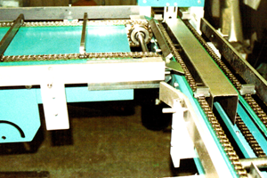 2-Spurkettenfoerderer mit &Uuml;bergabe